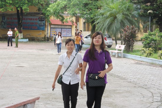 Niềm vui sau khi hoàn thành môn thi cuối ảnh 2